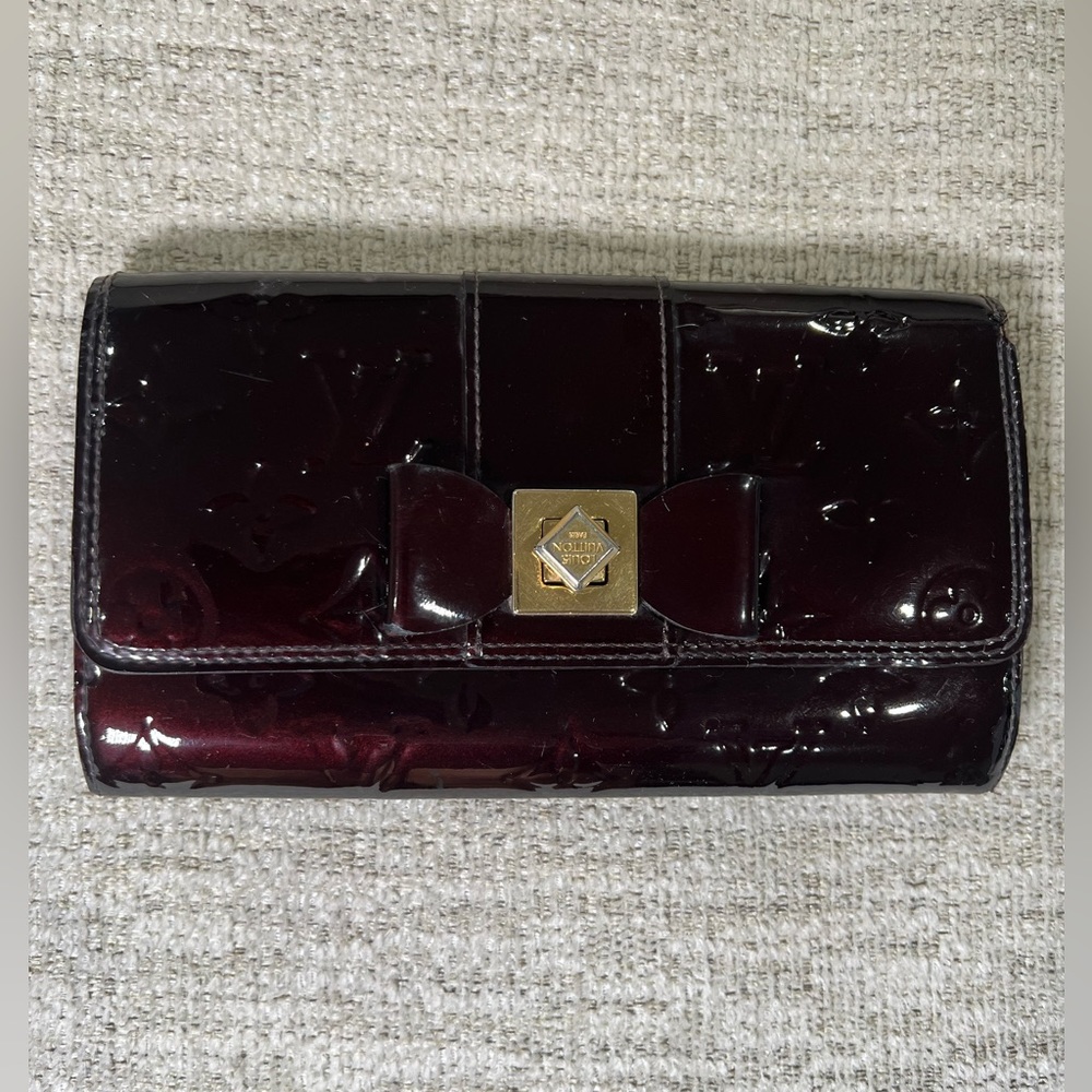 Rare Authentic Louis Vuitton Bordeaux Vernis Monogram Wallet.